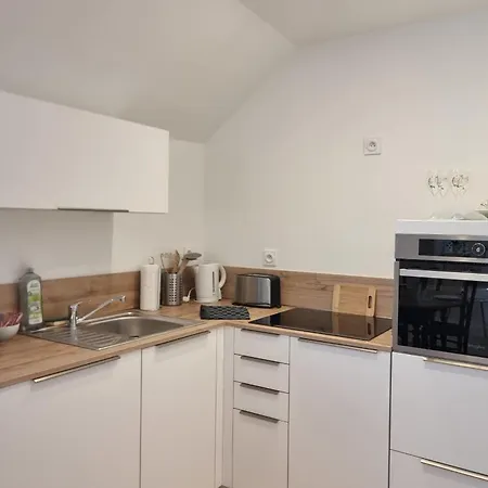 Hypolite 5 Elegant 80 Meters From Port 2 Guests Apartment
