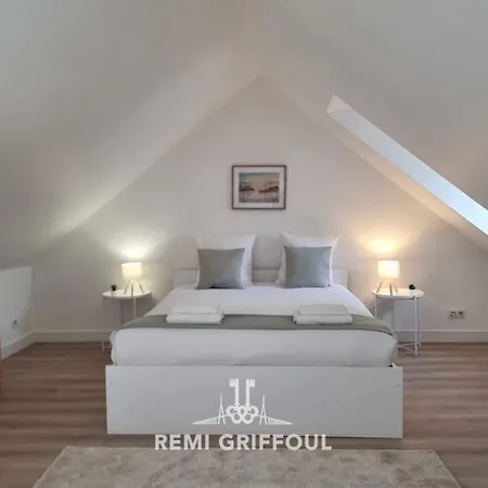 Hypolite 5 Elegant 80 Meters From Port 2 Guests *