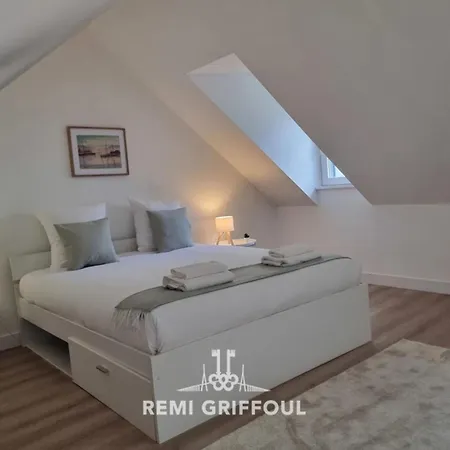 Апартаменты Hypolite 5 Elegant 80 Meters From Port 2 Guests